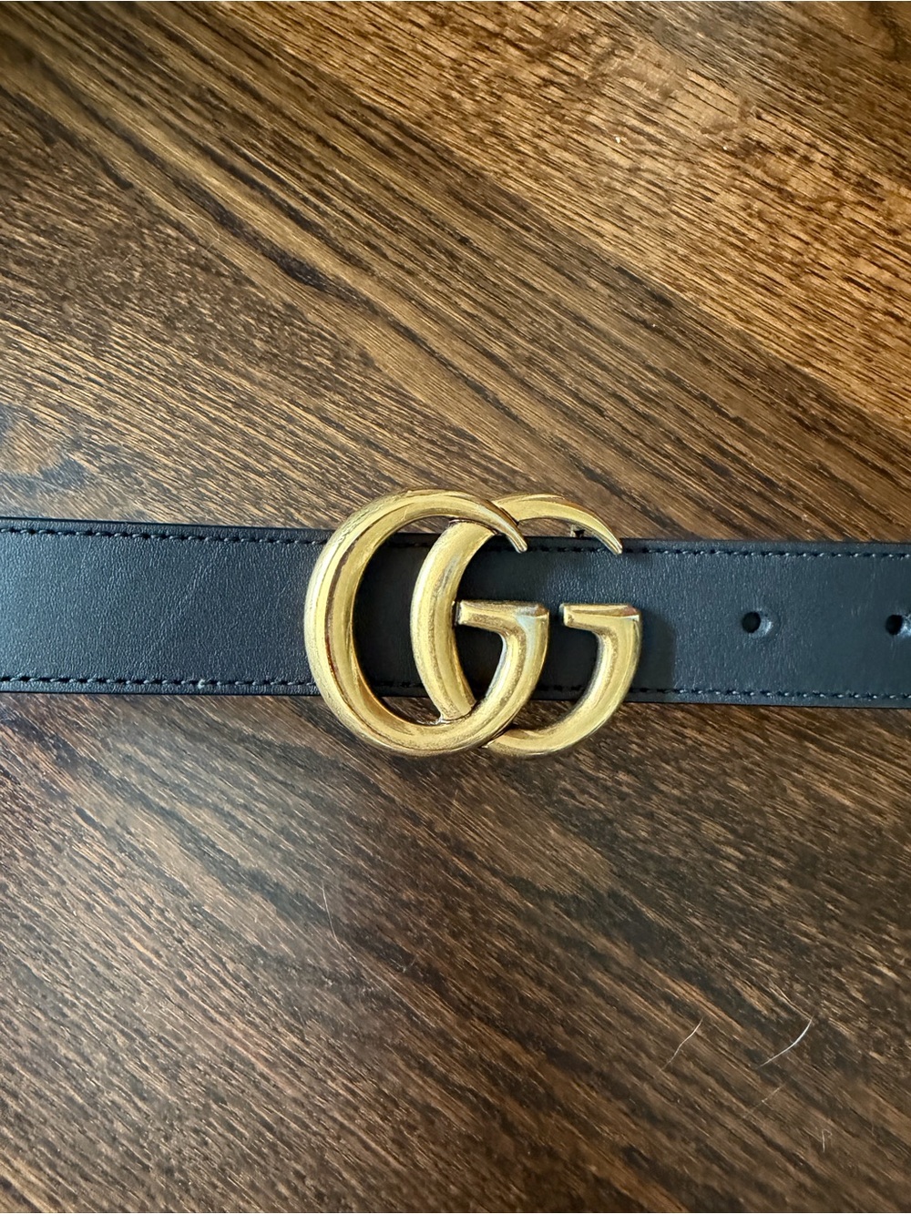 Gucci Black Leather Belt with Gold Accent - Picture 2 of 5
